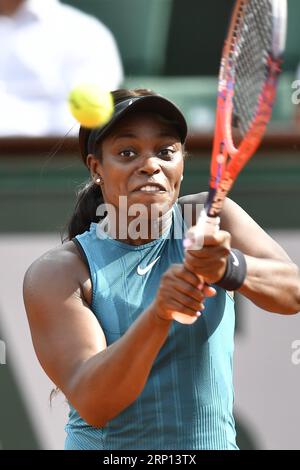 (180607) -- PARIS, June 7, 2018 -- Sloane Stephens of the United States returns a shot during the women s singles semi-final against Madison Keys of the United States at the French Open Tennis Tournament 2018 in Paris, France on June 7, 2018. ) (SP)FRANCE-PARIS-TENNIS-FRENCH OPEN-DAY 12-SEMI-FINAL ChenxYichen PUBLICATIONxNOTxINxCHN Stock Photo