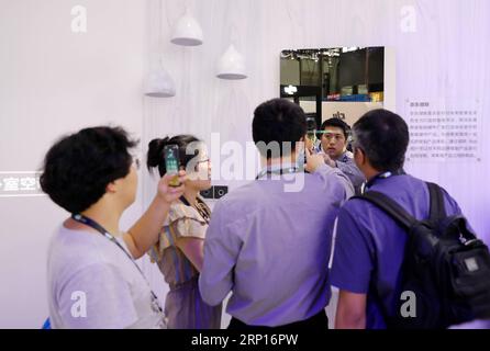 (180613) -- SHANGHAI, June 13, 2018 -- Visitors view a type of intelligent mirror during the 2018 CES (Consumer Electronics Show) Asia in Shanghai, east China, June 13, 2018. Nearly 500 companies took part in the CES Asia, which kicked off here on Wednesday. ) (yxb) CHINA-SHANGHAI-CES ASIA (CN) FangxZhe PUBLICATIONxNOTxINxCHN Stock Photo