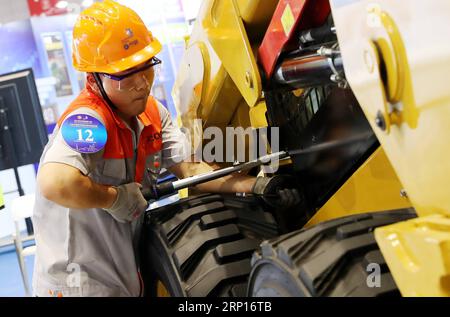 (180613) -- SHANGHAI, June 13, 2018 -- A competitor tightens screw during the national selection match of the 45th Worldskills Competition in Shanghai, east China, June 13, 2018. About 900 competitors of 46 representative teams from across China will take part in the national selection match here. ) (zwx) CHINA-SHANGHAI-WORLDSKILLS COMPETITION (CN) FangxZhe PUBLICATIONxNOTxINxCHN Stock Photo