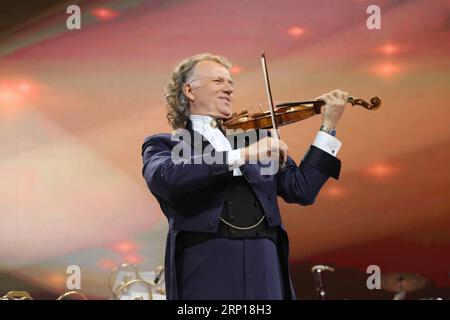 (180617) -- SOFIA, June 17, 2018 -- Dutch violinist Andre Rieu performs during a concert in Sofia, Bulgaria, on June 16, 2018. ) (hy) BULGARIA-SOFIA-CONCERT-ANDRE RIEU ZhanxXiaoyi PUBLICATIONxNOTxINxCHN Stock Photo