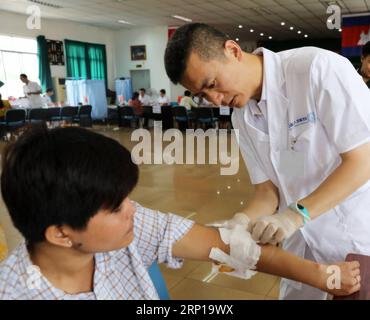 (180620) -- PHNOM PENH, June 20, 2018 () -- A Chinese doctor examines a local patient in Cambodian capital Phnom Penh on June 19, 2018. From June 16 to June 20, a team of experts from the Chinese People s Liberation Army offered complimentary medical service to Cambodian servicemen, civilians and members of the local Chinese community. () (nxl) CAMBODIA-PHNOM PENH-CHINA-MEDICAL SERVICE Xinhua PUBLICATIONxNOTxINxCHN Stock Photo
