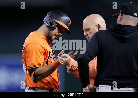 St. Petersburg, FL. USA; Baltimore Orioles right fielder Anthony Santander  (25) heads to the dugout during a major league baseball game against the T  Stock Photo - Alamy