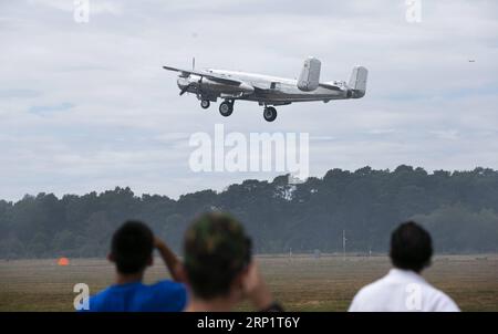 (180723) -- FARNBOROUGH, July 23, 2018 -- People watch the flying display at the Farnborough International Airshow, south west of London, Britain on July 22, 2018. ) (gj) BRITAIN-FARNBOROUGH-AIRSHOW HanxYan PUBLICATIONxNOTxINxCHN Stock Photo