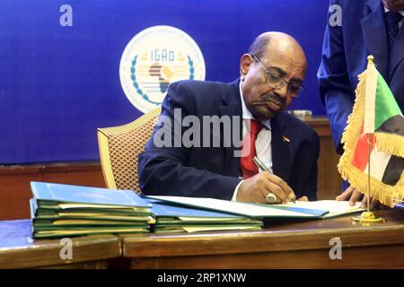 (180805) -- KHARTOUM, Aug. 5, 2018 -- Sudanese President Omar al-Bashir signs as a guarantor on the final deal on power-sharing and security arrangements between South Sudan s conflicting parties, in Khartoum, capital of Sudan, Aug. 5, 2018. South Sudan s conflicting parties on Sunday signed a final deal in the Sudanese capital Khartoum on power-sharing and security arrangements. ) SUDAN-KHARTOUM-SOUTH SUDAN-FINAL DEAL-POWER-SHARING MohamedxKhidir PUBLICATIONxNOTxINxCHN Stock Photo