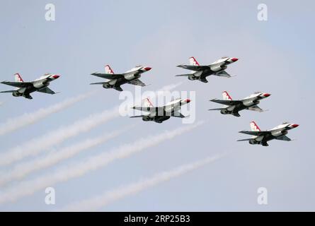 (180819) -- CHICAGO, Aug. 19, 2018 -- U.S. air force Thunderbirds perform during the 60th Annual Chicago Air and Water Show over North Avenue Beach in Chicago, the United States, Aug. 18, 2018. The two-day Chicago Air and Water Show began on Saturday. Wang Ping)(gj) U.S.-CHICAGO-AIR AND WATER SHOW wangping PUBLICATIONxNOTxINxCHN Stock Photo