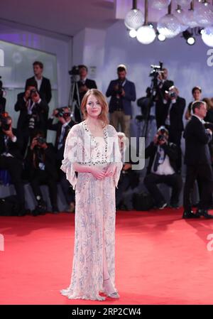 (180830) -- VENICE (ITALY), Aug. 30, 2018 -- Actress Emma Stone attends the premiere of film The Favourite at the 75th Venice International Film Festival in Venice, Italy, Aug. 30, 2018. ) ITALY-VENICE-FILM FESTIVAL- THE FAVOURITE -PREMIERE ChengxTingting PUBLICATIONxNOTxINxCHN Stock Photo