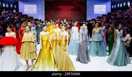 (180916) -- BEIJING, Sept. 16, 2018 -- Models present creations at the 2018 Beijing Fashion Week in Beijing, capital of China, Sept. 15, 2018. The 2018 Beijing Fashion Week kicked off here Saturday. ) (yxb) CHINA-BEIJING-FASHION WEEK (CN) LiuxJinhai PUBLICATIONxNOTxINxCHN Stock Photo