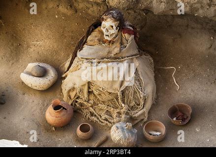 Nazca mummy with pottery at the cemetery of Chauchilla near Nazca (Peru) Stock Photo