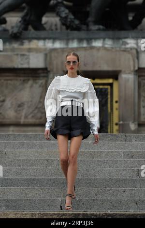 (181007) -- MEXICO CITY, Oct. 7, 2018 -- A model presents a creation at the Benito Santos Show on the first day of Mercedes-Benz Fashion Week Mexico City in Mexico City, Mexico, on Oct. 7, 2018. ) MEXICO-MEXICO CITY-FASHION WEEK XinxYuewei PUBLICATIONxNOTxINxCHN Stock Photo