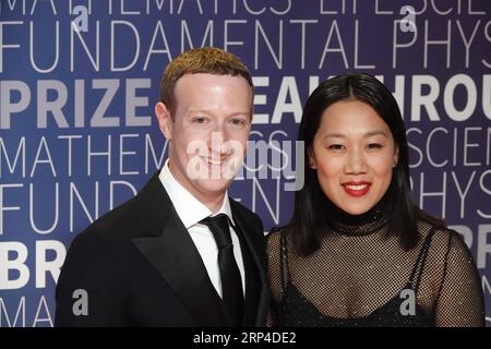 181105 -- SAN FRANCISCO, Nov. 5, 2018 -- Founder and CEO of Facebook Mark Zuckerberg L and his wife Priscilla Chan attend the awarding ceremony of the 2019 Breakthrough Prize in San Francisco, the United States, on Nov. 4, 2018. The Breakthrough Prize Foundation held a grand gala Sunday night in northern California to award a total of 21 million U.S. dollars worth of prizes to the world s top scientists for their remarkable achievements in fundamental physics, life sciences, and mathematics.  rh U.S.-SAN FRANCISCO-BREAKTHROUGH PRIZE WuxXiaoling PUBLICATIONxNOTxINxCHN Stock Photo