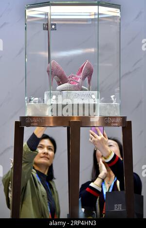 (181109) -- SHANGHAI, Nov. 9, 2018 -- Visitors view jeweled shoes at the booth of Genavant at the Apparel, Accessories & Consumer Goods area of the first China International Import Expo (CIIE) in Shanghai, east China, Nov. 8, 2018. )(ly) (IMPORT EXPO)CHINA-SHANGHAI-CIIE (CN) LinxXin PUBLICATIONxNOTxINxCHN Stock Photo