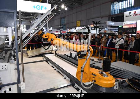 (181110) -- SHANGHAI, Nov. 10, 2018 -- Peopel watch the demonstration of a robotic arm at the first China International Import Expo(CIIE) in Shanghai, east China, Nov. 10. 2018. The CIIE concluded here on Saturday. )(wsw) (IMPORT EXPO)CHINA-SHANGHAI-CIIE-CONCLUSION (CN) Sadat PUBLICATIONxNOTxINxCHN Stock Photo