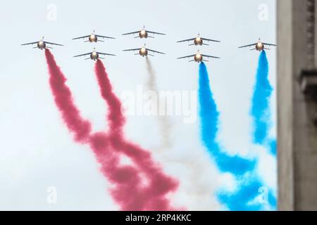 (181111) -- PARIS, Nov. 11, 2018 -- The Patrouille de France aerobatic team fly over the Arc de Triomphe before the ceremony to commemorate the 100th anniversary of the end of World War I in Paris, France, Nov. 11, 2018. )(dh) FRANCE-PARIS-WWI-COMMEMORATION ZhengxHuansong PUBLICATIONxNOTxINxCHN Stock Photo