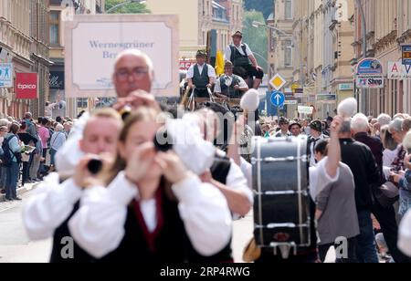 Aue Bad Schlema, Germany. 03rd Sep, 2023. Participants of the parade at the Day of the Saxons. Saxony's largest folk and local festival traditionally takes place on the first weekend in September. Credit: Sebastian Willnow/dpa/Alamy Live News Stock Photo