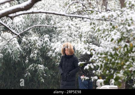 (181211) -- WEIFANG, Dec. 11, 2018 -- A pedestrian walks in snow in Weifang City, east China s Shandong Province, Dec. 11, 2018. Parts of Shandong Province met snow on Tuesday. )(ly) CHINA-SHANDONG-SNOW (CN) ZhangxChi PUBLICATIONxNOTxINxCHN Stock Photo