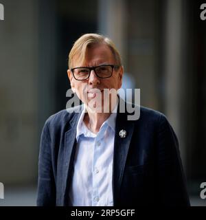 Timothy Spall, actor, departs Broadcasting House following the recording of Sunday with Laura Kuenssberg.  Guests at the BBC’s Sunday with Laura Kuens Stock Photo