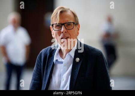 Timothy Spall, actor, departs Broadcasting House following the recording of Sunday with Laura Kuenssberg.  Guests at the BBC’s Sunday with Laura Kuens Stock Photo