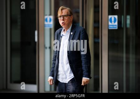 Timothy Spall, actor, departs Broadcasting House following the recording of Sunday with Laura Kuenssberg.  Guests at the BBC’s Sunday with Laura Kuens Stock Photo