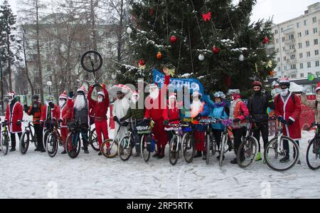 (181222) -- NIZHNY NOVGOROD (RUSSIA), Dec. 22, 2018 -- People gather before a Santa Claus flash mob in Nizhny Novgorod, Russia, on Dec. 22, 2018. A Santa Claus flash mob was held here on Saturday that people dressed up as Santa Clauses rode bicycles along the main street of the city. ) RUSSIA-NIZHNY NOVGOROD-SANTA CLAUS-FLASH MOB AndreixKrasnov PUBLICATIONxNOTxINxCHN Stock Photo