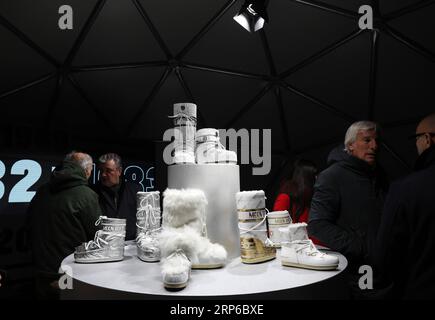 (190108) -- FLORENCE (ITALY), Jan. 8, 2019 -- People visit the 95th Pitti Immagine Uomo exhibition in Florence, Italy, Jan. 8, 2019. The exhibition, one of the world s most important platforms for men s clothing and accessory collections, is held here from Jan. 8 to 11. ) ITALY-FLORENCE-MEN S CLOTHING AND ACCESSORY-EXHIBITION ChengxTingting PUBLICATIONxNOTxINxCHN Stock Photo