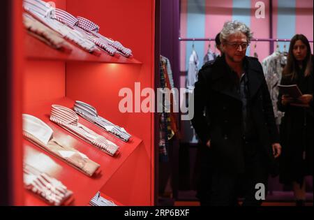 (190108) -- FLORENCE (ITALY), Jan. 8, 2019 -- People visit the 95th Pitti Immagine Uomo exhibition in Florence, Italy, Jan. 8, 2019. The exhibition, one of the world s most important platforms for men s clothing and accessory collections, is held here from Jan. 8 to 11. ) ITALY-FLORENCE-MEN S CLOTHING AND ACCESSORY-EXHIBITION ChengxTingting PUBLICATIONxNOTxINxCHN Stock Photo