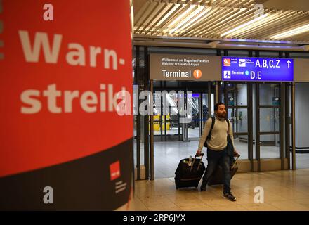 News Themen der Woche KW03 News Bilder des Tages Frankfurt, Streik des Flughafen-Sicherheitspersonals 190115 -- BERLIN, Jan. 15, 2019 -- A passenger passes by a strike warning sign at Frankfurt airport in Frankfurt, Germany, Jan. 15, 2019. Following strikes and severe disruptions of air traffic last week, Germany s second largest workers union ver.di called on security staff at eight German airports to go on strike in the continuing wage dispute, the union announced on Monday. The warning strike will start on Tuesday and affect airports of Frankfurt am Main, Munich, Hamburg, Hanover, Bremen, L Stock Photo