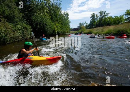 Ann Arbor, Michigan, USA. 3rd Sep, 2023. A kayaker enjoys the hot weather on Labor Day Weekend at The Argo Cascades. The Cascades is a series of nine small rapids that connect two parts of the Huron River in Ann Arbor. (Credit Image: © Mark Bialek/ZUMA Press Wire) EDITORIAL USAGE ONLY! Not for Commercial USAGE! Stock Photo