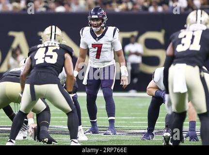 The Houston Texans line up at the scrimmage line against the Philadelphia  Eagles during an NFL football game in Houston, Thursday, Nov. 3, 2022. (AP  Photo/Tony Gutierrez Stock Photo - Alamy