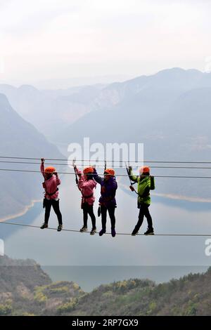 (190207) -- ENSHI, Feb. 7, 2019 (Xinhua) -- Tourists walk on a steel wire bridge at a sports base in Huaping Township of Jianshi County, central China s Hubei Province, Feb. 6, 2019, the second day of Chinese Lunar New Year. (Xinhua/Yang Shunpi) CHINA-ENSHI-ROCK CLIMBING (CN) PUBLICATIONxNOTxINxCHN Stock Photo