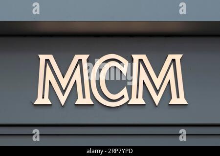 brand mcm logo