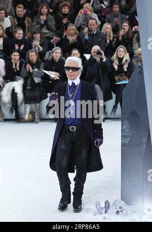 (190219) -- BEIJING, Feb. 19, 2019 (Xinhua) -- File photo taken on March 6, 2012 shows Fashion designer Karl Lagerfeld waving at the end of Chanel s autumn-winter 2012/2013 women s ready-to-wear show in Paris, France. German Fashion designer Karl Lagerfeld died in Paris at the age of 85 on Tuesday. (Xinhua/Gao Jing) FRANCE-PARIS-FASHION DESIGNER-KARL LAGERFELD-PASS AWAY PUBLICATIONxNOTxINxCHN Stock Photo