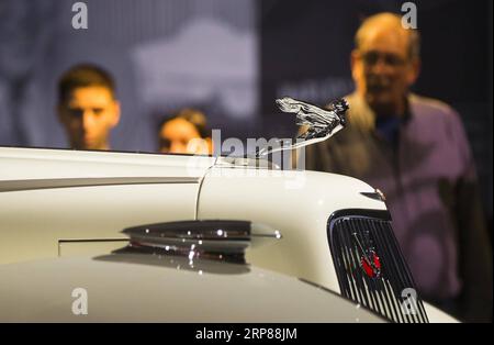 (190221) -- TORONTO, Feb. 21, 2019 -- Visitors look at a 1937 Cadillac Series 90 Hartmann Cabriolet during the Art and the Automobile exhibition of the 2019 Canadian International Auto Show (CIAS) at the Metro Toronto Convention Center in Toronto, Canada, Feb. 21, 2019. Featuring 15 rare and classic cars, the exhibition runs from Feb. 15 to 24 at the 2019 CIAS. ) CANADA-TORONTO-AUTO SHOW ZouxZheng PUBLICATIONxNOTxINxCHN Stock Photo