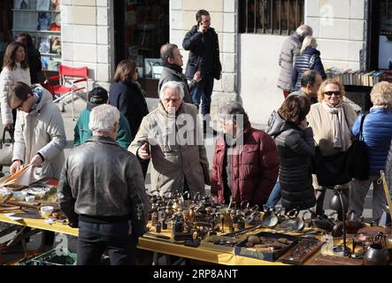 (190225) -- MILAN, Feb. 25, 2019 (Xinhua) -- People visit the antique market along the Naviglio Grande in Milan, Italy, Feb. 24, 2019. The antique market, organized by the Association of Naviglio Grande, takes place along the banks of Naviglio Grande, a canal in Milan, on the last Sunday of every month. More than 380 exhibitors brought their vintage furniture, jewelry, books, prints and accessories to the February s market. The market attracted antique enthusiasts and tourists from all over the world. (Xinhua/Cheng Tingting) ITALY-MILAN-ANTIQUE MARKET PUBLICATIONxNOTxINxCHN Stock Photo