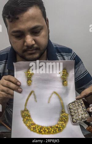 (190308) -- KOLKATA, March 8, 2019 (Xinhua) -- A worker shows gold jewellery design at a workshop in Kolkata, India, March 8, 2019. Indian jewellery industry plays an important role in the economy, accounting for 7 percent of GDP and 14 percent of merchandise exports and provides direct employment to 5 million people. (Xinhua/Tumpa Mondal) INDIA-KOLKATA-JEWELLERY MAKING INDUSTRY PUBLICATIONxNOTxINxCHN Stock Photo