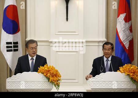 (190315) -- PHNOM PENH, March 15, 2019 -- Cambodian Prime Minister Samdech Techo Hun Sen (R) and South Korean President Moon Jae-in attend a joint press conference in Phnom Penh, Cambodia, on March 15, 2019. Cambodia and South Korea on Friday signed five cooperation documents to boost bilateral ties and cooperation. ) CAMBODIA-PHNOM PENH-SOUTH KOREA-COOPERATION DOCUMENTS-SIGNING Sovannara PUBLICATIONxNOTxINxCHN Stock Photo