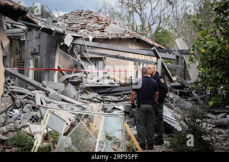 News Themen der Woche KW13 (190325) -- MISHMERET, March 25, 2019 -- Israeli emergency responders inspect a damaged house after it was hit by a rocket in the village of Mishmeret, north of Tel Aviv on March 25, 2019. A long-range rocket from Gaza hit a residential home in central Israel on Monday morning, injuring seven, authorities said, in the first such incident since 2014. JINI) ISRAEL-MISHMERET-ROCKET ATTACK guoyu PUBLICATIONxNOTxINxCHN Stock Photo