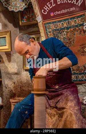 Potter Hasan Bircan at work in his Chez Bircan pottery shop.  Avanos, Cappadocia, Turkey Stock Photo