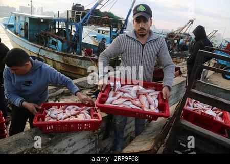 (190405) -- GAZA, April 5, 2019 -- A Palestinian fisherman displays his catch at a seaport in Gaza, April 4, 2019. TO GO WITH Feature: Palestinian fishermen feel no improvement after Israel expands fishing zone off Gaza shores ) MIDEAST-GAZA-FISHERMAN Stringer PUBLICATIONxNOTxINxCHN Stock Photo