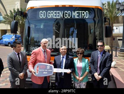 (190405) -- NEW YORK, April 5, 2019 (Xinhua) -- File photo taken on April 30, 2015 shows Chinese automaker BYD Chairman Wang Chuanfu (C) delivering the K9 electric buses to Los Angeles County Metropolitan Transportation Authority in Los Angeles, California, the United States. China s leading electric vehicle maker BYD held a ceremony on April 3 to celebrate its 300th bus at its Lancaster manufacturing plant in the U.S. state of California, marking a milestone for production. The 300th bus, a 35-foot BYD K9S model transit bus, is one of three built for the Capital Area Transit System of Baton R Stock Photo