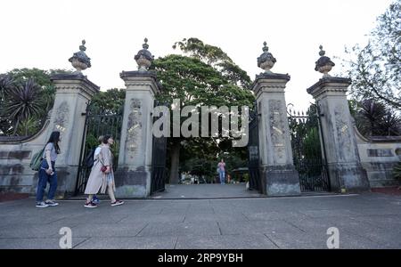 (190419) -- SYDNEY, April 19, 2019 -- People visit Royal Botanic Garden in Sydney, Australia, April 19, 2019. Royal Botanic Garden is located near the heart of Sydney, boasting a good view of Sydney Harbour, Sydney Opera House and Sydney Harbour Bridge. ) AUSTRALIA-SYDNEY-ROYAL BOTANIC GARDEN BaixXuefei PUBLICATIONxNOTxINxCHN Stock Photo