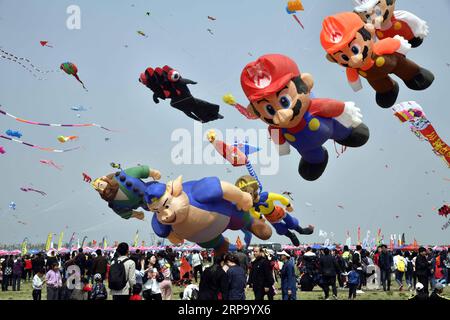 (190420) -- WEIFANG, April 20, 2019 (Xinhua) -- Kite enthusiasts fly their kites at the opening ceremony of the 36th Weifang International Kite Festival in Weifang, east China s Shandong Province, April 20, 2019. The annual kite gala kicked off here Saturday. (Xinhua/Guo Xulei) CHINA-SHANDONG-WEIFANG-KITE FESTIVAL (CN) PUBLICATIONxNOTxINxCHN Stock Photo