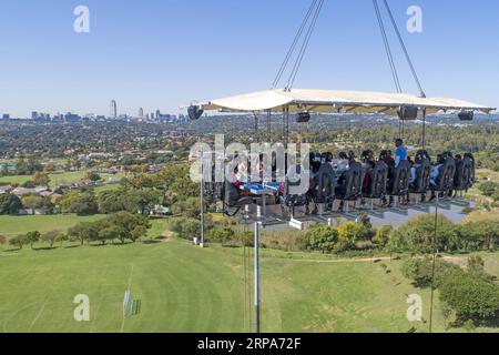 News Bilder des Tages (190427) -- JOHANNESBURG, April 27, 2019 (Xinhua) -- Aerial photo taken on April 27, 2019 shows guests having meals at the Sky Table in Johannesburg, South Africa. The Sky Table, capable of accommodating 22 guests, is on a platform suspended at a height of 50 meters in St Stithians College. (Xinhua/Chen Cheng) SOUTH AFRICA-JOHANNESBURG-SKY RESTAURANT PUBLICATIONxNOTxINxCHN Stock Photo