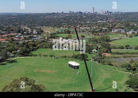 (190427) -- JOHANNESBURG, April 27, 2019 (Xinhua) -- Aerial photo taken on April 27, 2019 shows the Sky Table in Johannesburg, South Africa. The Sky Table, capable of accommodating 22 guests, is on a platform suspended at a height of 50 meters in St Stithians College. (Xinhua/Chen Cheng) SOUTH AFRICA-JOHANNESBURG-SKY RESTAURANT PUBLICATIONxNOTxINxCHN Stock Photo