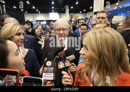 News Themen der Woche KW18 News Bilder des Tages 190504 -- OMAHA U.S., May 4, 2019 Xinhua -- Warren Buffett C, chairman and CEO of Berkshire Hathaway, speaks to reporters during the company s annual shareholders meeting in Omaha, the United States on May 4, 2019. U.S. legendary investor Warren Buffett said on Saturday it is not inconceivable for his Berkshire Hathaway Inc. to further partner with 3G Capital, which manages packaged food giant Kraft Heinz that has faced federal investigation into alleged procurement mishandlings. Xinhua/Yang Chenglin U.S.-OMAHA-BERKSHIRE HATHAWAY-SHAREHOLDERS ME Stock Photo