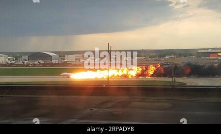News Themen der Woche KW18 190505 -- MOSCOW, May 5, 2019 -- A passenger plane is seen on fire during its emergency landing in Sheremetyevo International Airport in Moscow, Russia, on May 5, 2019. Russia s Investigative Committee confirmed 37 survivors from 78 people aboard an SSJ-100 passenger plane en route to the northwestern Russian city of Murmansk that was on fire during an emergency landing in the Sheremetyevo International Airport in Moscow Sunday.  RUSSIA-MOSCOW-PLANE-FIRE Sergei PUBLICATIONxNOTxINxCHN Stock Photo