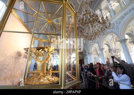 (190517) -- BEIJING, May 17, 2019 -- Visitors view the Peacock Clock displayed at the State Hermitage Museum in St. Petersburg, Russia, May 15, 2019. Saturday marks the International Museum Day. Lu Jinbo) INTERNATIONAL MUSEUM DAY lujinbo PUBLICATIONxNOTxINxCHN Stock Photo