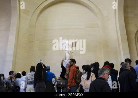 (190517) -- BEIJING, May 17, 2019 (Xinhua) -- People visit the Louvre Museum in Paris, France, May 15, 2019. Saturday marks the International Museum Day. (Xinhua/Alexandre Karmen) INTERNATIONAL MUSEUM DAY PUBLICATIONxNOTxINxCHN Stock Photo