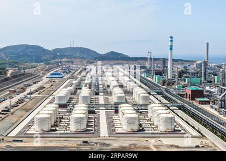 (190518) -- DALIAN, May 18, 2019 (Xinhua) -- Aerial photo taken on May 17, 2019 shows the industrial park of the Hengli Petrochemical (Dalian) Refining Co., Ltd. on the Changxing Island in Dalian City, northeast China s Liaoning Province. The private-owned Hengli Petrochemical (Dalian) Refining Co., Ltd. achieved full operation in its 20 million tonnes per year refinery and chemical complex in Dalian, the company said Friday. (Xinhua/Pan Yulong) CHINA-LIAONING-DALIAN-HENGLI PETCHAM-FULL OPERATION (CN) PUBLICATIONxNOTxINxCHN Stock Photo