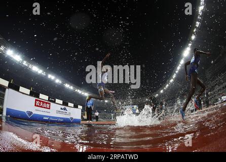 (190519) -- BEIJING, May 19, 2019 (Xinhua) -- Athletes compete during the Women s 3,000m Steeplechase Final of 2019 Shanghai IAAF Diamond League in east China s Shanghai Municipality on May 18, 2019. (Xinhua/Wang Lili) XINHUA PHOTOS OF THE DAY PUBLICATIONxNOTxINxCHN Stock Photo
