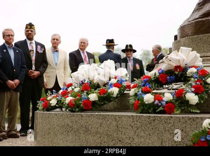 (190527) -- CHICAGO, May 27, 2019 (Xinhua) -- Military veterans, members of law enforcement and other community leaders attend a wreath-laying ceremony for Memorial Day in Chicago, the United States, on May 27, 2019. (Xinhua/Wang Ping) U.S.-CHICAGO-MEMORIAL DAY-COMMEMORATION PUBLICATIONxNOTxINxCHN Stock Photo